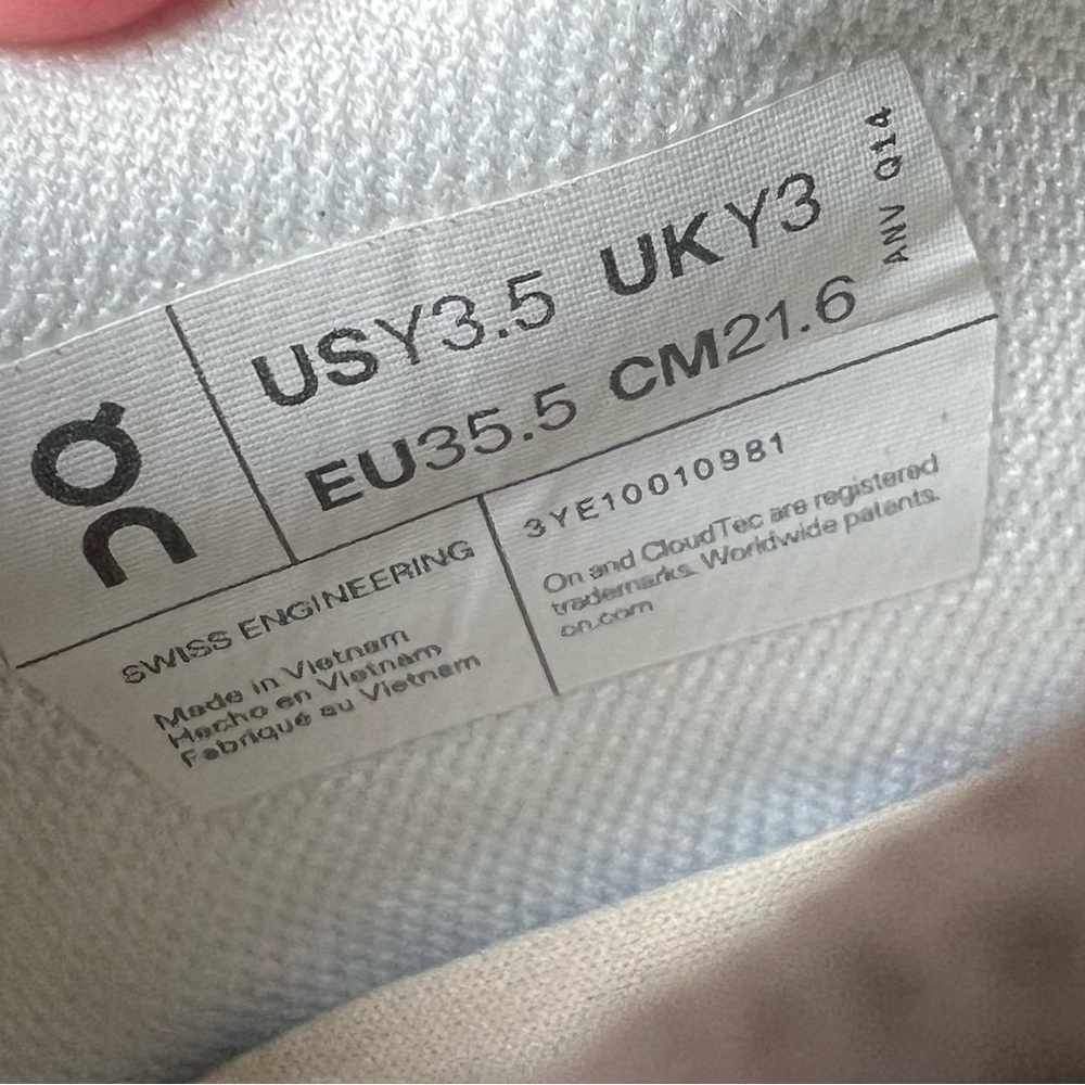Kids On The Roger Pro Shoes Sz 3.5Y Big Kid School Basketball Sneaker On Clouds - Picture 13 of 14
